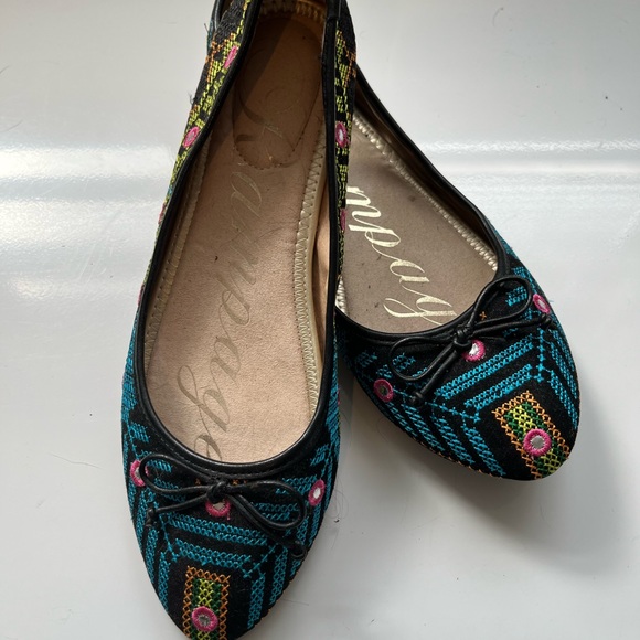 Embroidery shoes size 9 1/2 rampage cross stitch boho artsy flats - Picture 10 of 10